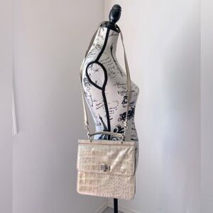 Bueno tan shoulder bag